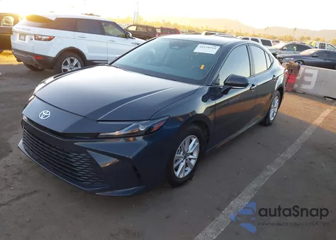 2025 Toyota Camry Le z USA, uszkodzony, nr VIN 4T1DAACK3SU561155